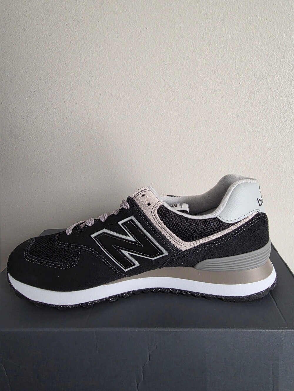 New Balance 574 Core Women’s Size 9 Men’s 7.5 New With Box
